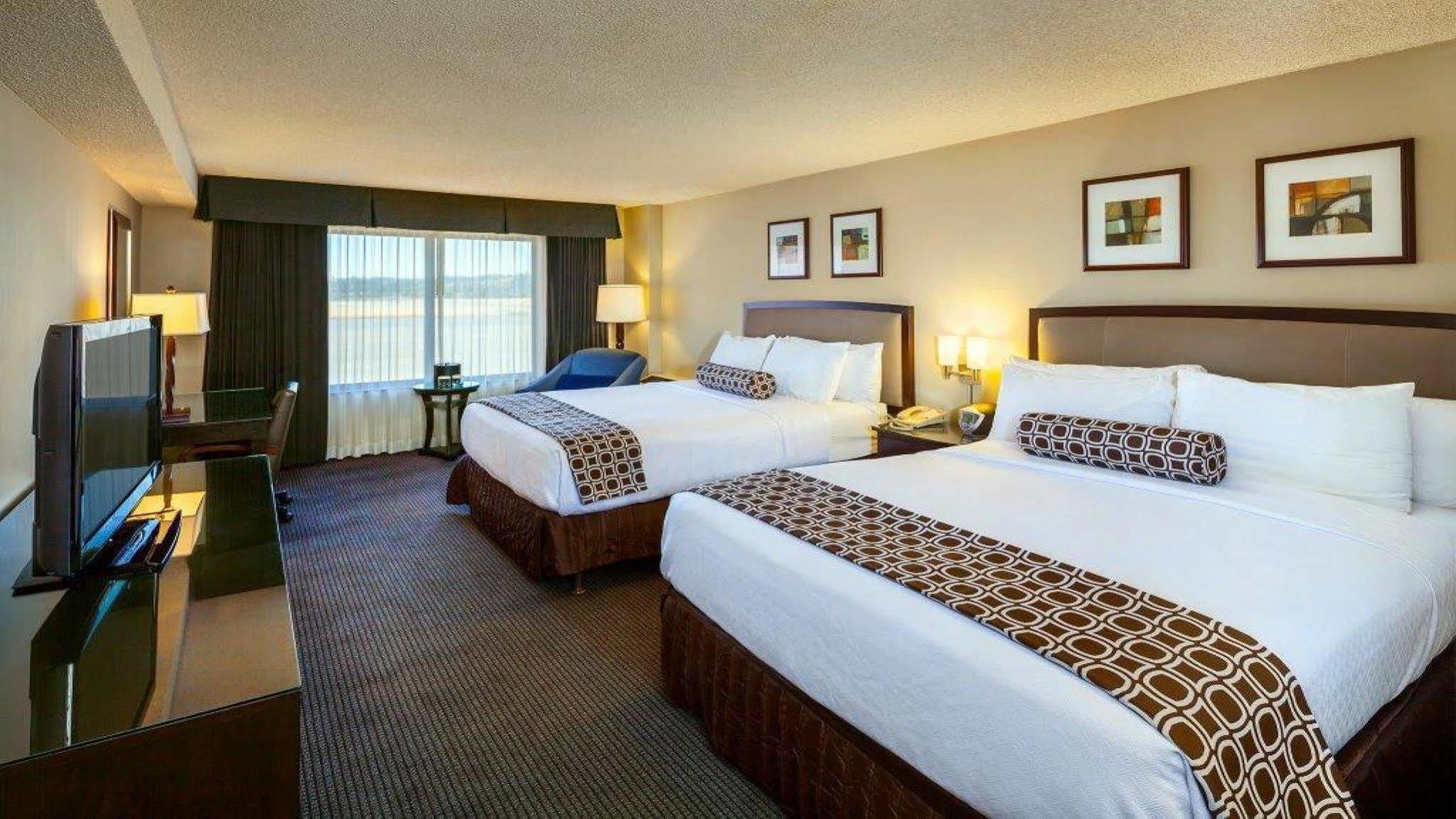 Concord Plaza Hotel Room photo